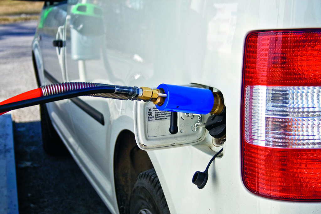 biogasbil som tankas