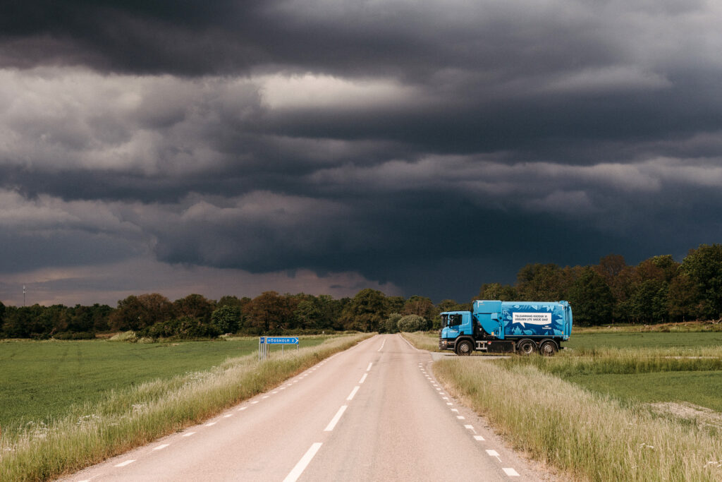 Sopbil på landsväg